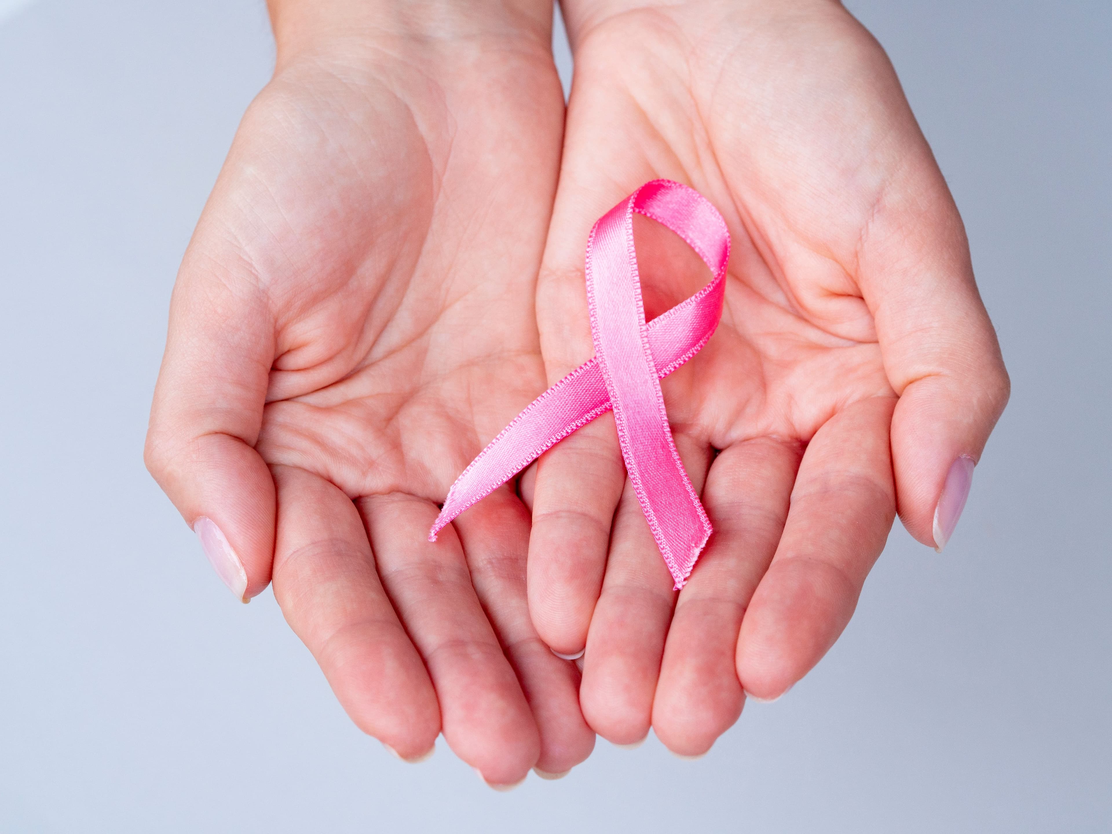 Detección oportuna y seguro médico, claves frente al cáncer de mama